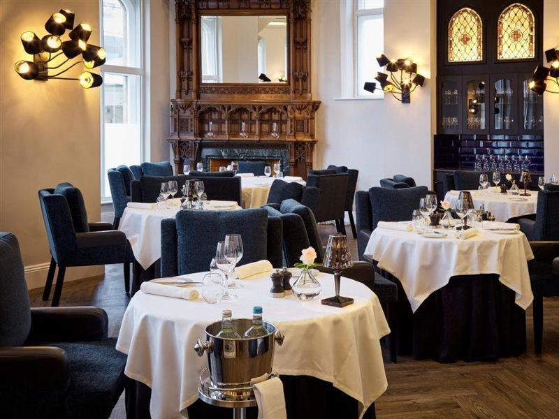 Oddfellows On The Park Cheadle  Exterior photo The interior of the restaurant