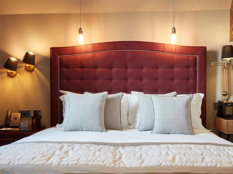 Oddfellows On The Park Cheadle  Exterior photo A bed with a headboard