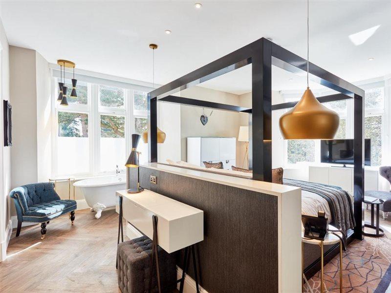 Oddfellows On The Park Cheadle  Exterior photo A suite at the hotel