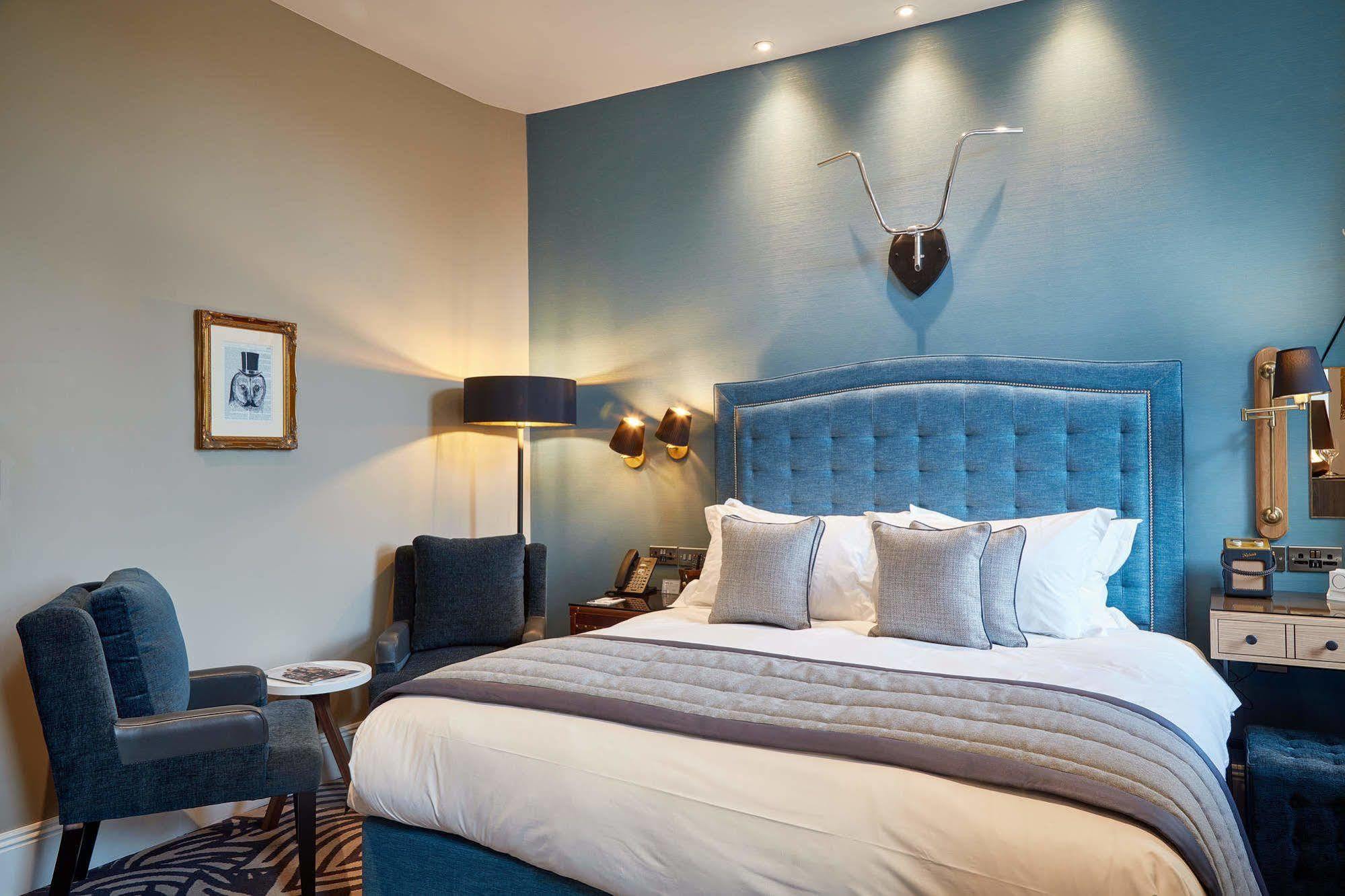 Oddfellows On The Park Cheadle  Exterior photo A bedroom at The Old Bank Hotel